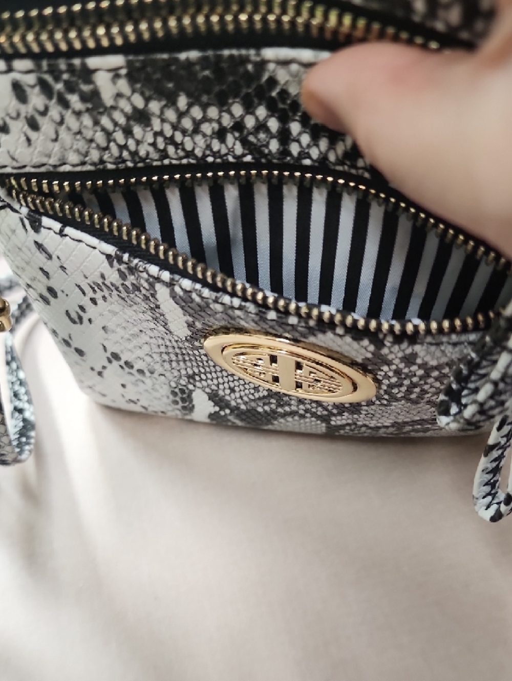 White & Black Snake-Print Crossbody Bag with Gold Emblem - Picture 4 of 5